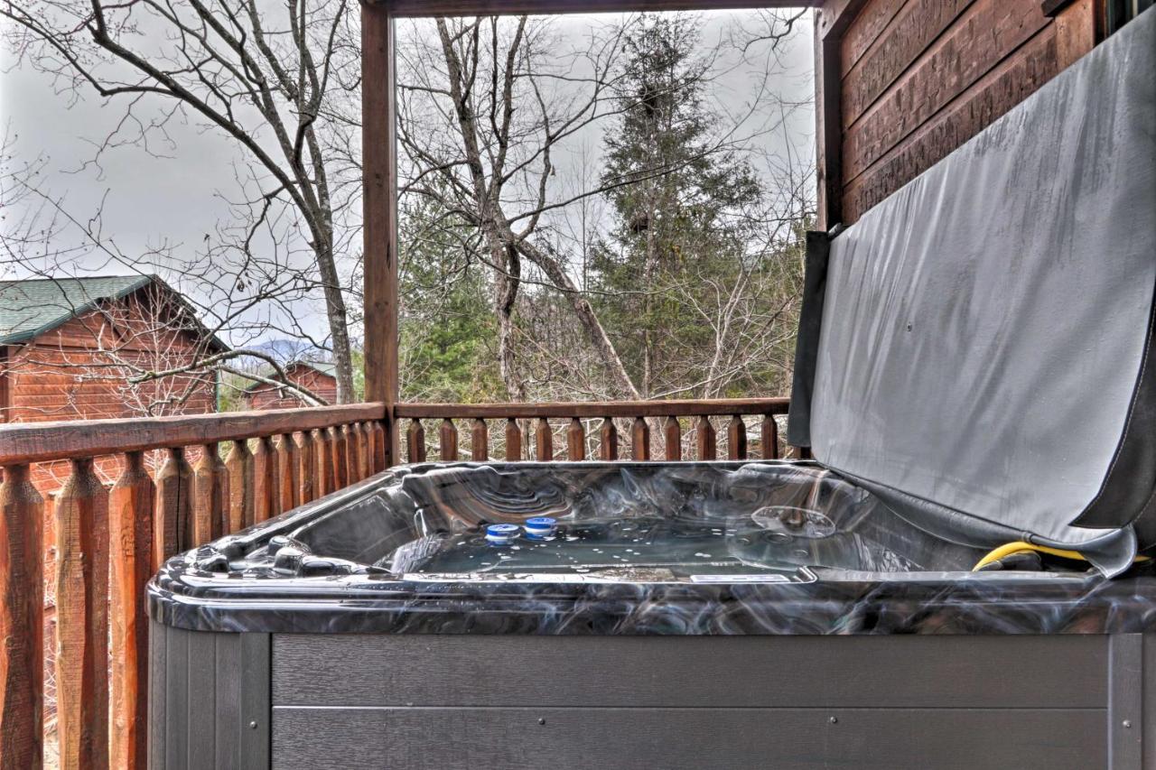 Cabin With Pool Access About 3 Mi To Downtown Gatlinburg Exterior photo