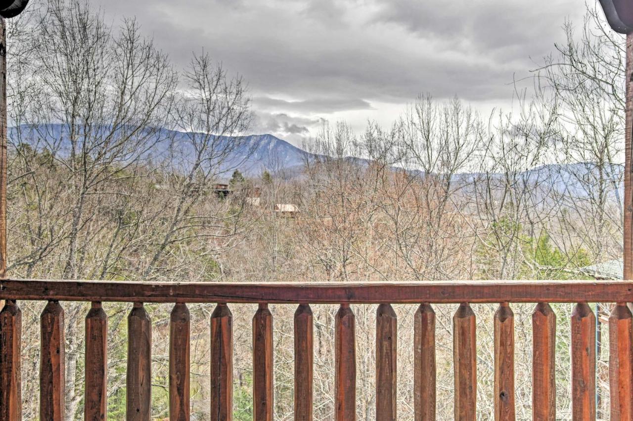 Cabin With Pool Access About 3 Mi To Downtown Gatlinburg Exterior photo