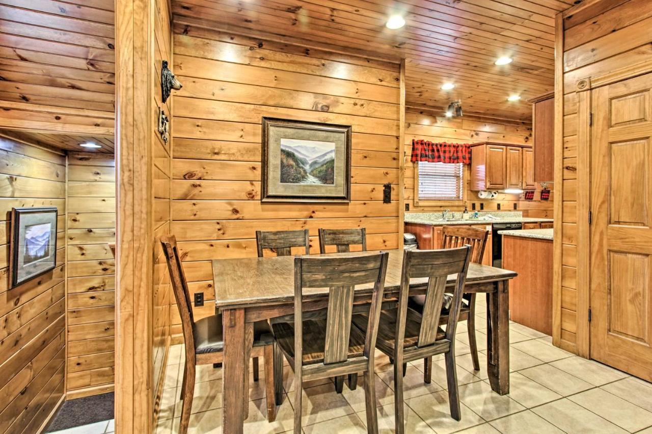 Cabin With Pool Access About 3 Mi To Downtown Gatlinburg Exterior photo